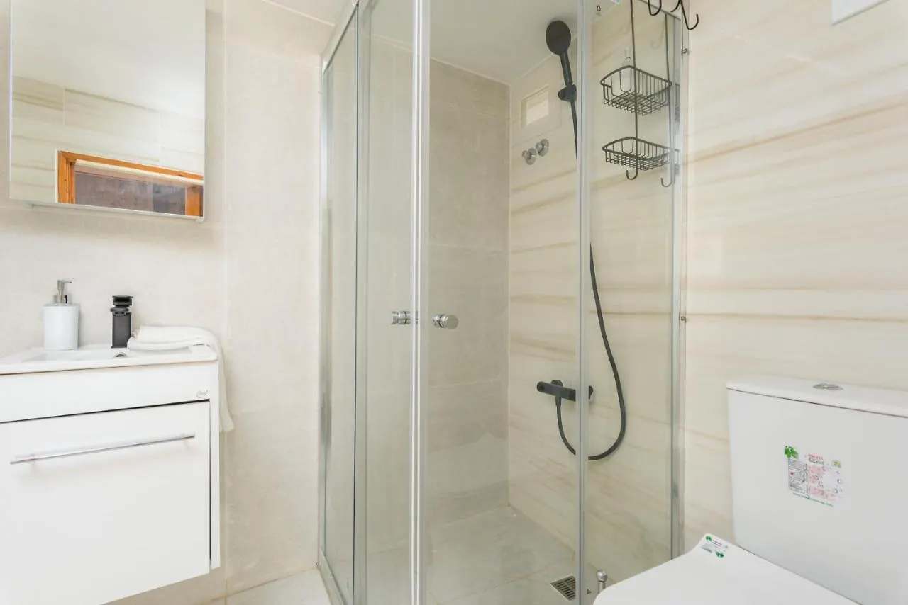 Amore 2-Br Apt By Finikoudes Larnaca Apartment