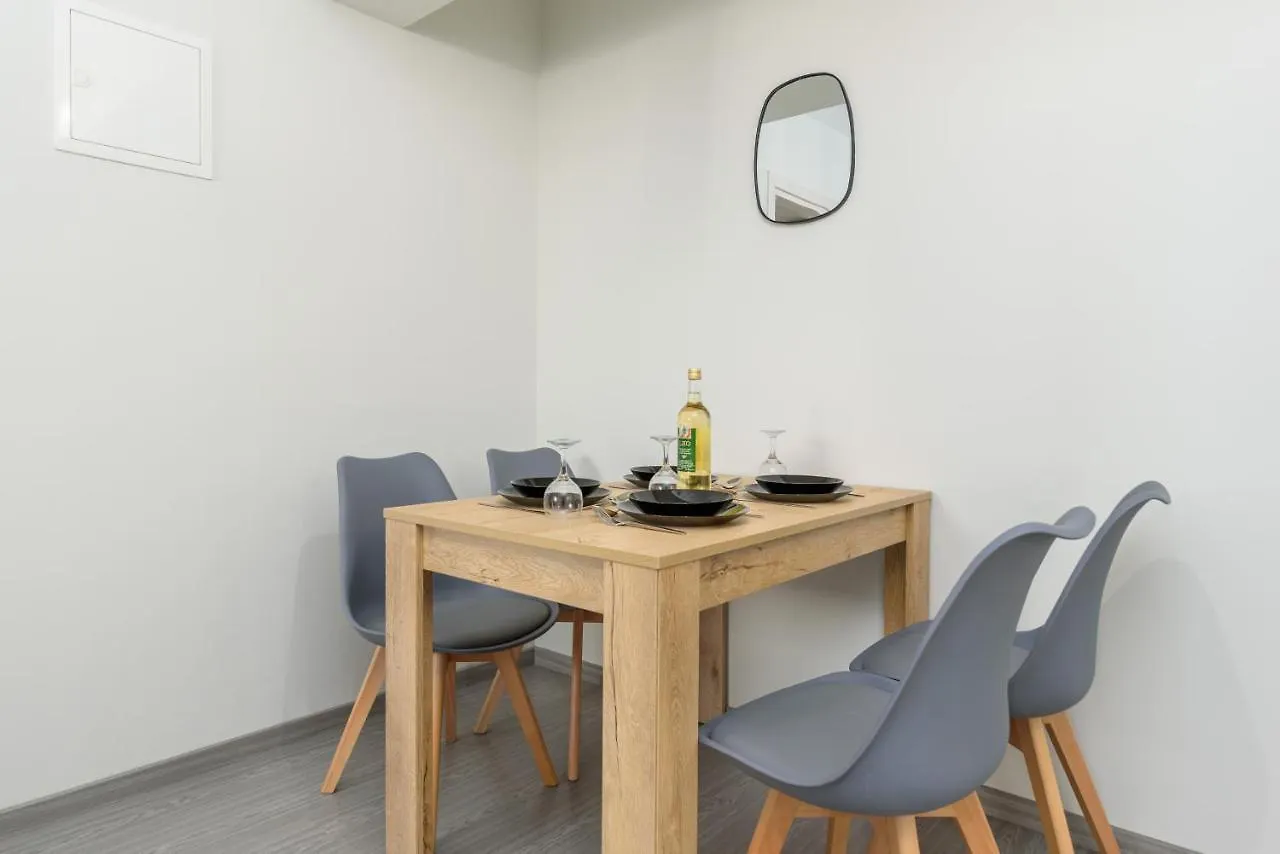 Amore 2-Br Apt By Finikoudes Larnaca Apartment